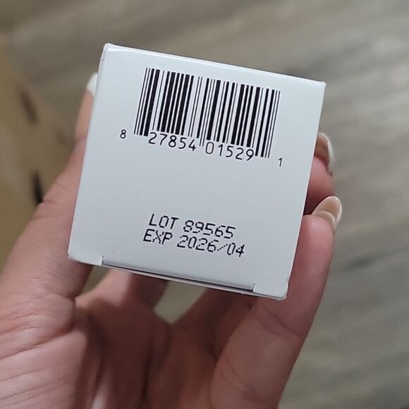 EltaMD UV Clear DEEP Tinted Prone to Acne skin - Picture 3 of 6